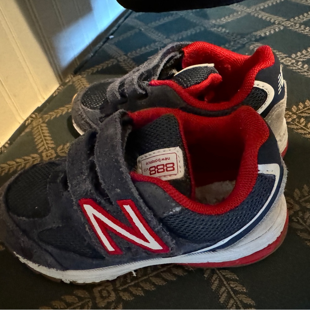 New Balance Toddler v888 size 7.5 (US)